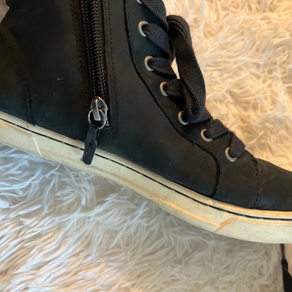 UGG boots size 7.5 in GUC - Picture 13 of 16